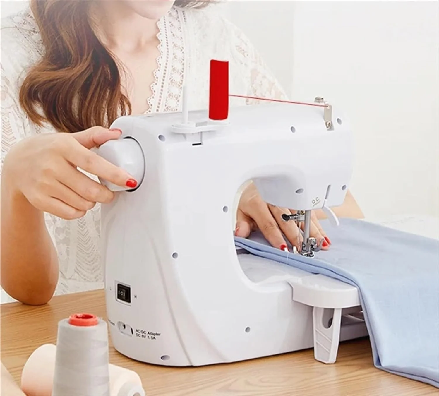 چرخ خیاطی، چرخ خیاطی کوچک چند منظوره دو سوزنه قابل حمل برقی خانگی رومیزی پارچه دوزی، خیاطی آسان چرخ خیاطی، چرخ خیاطی کوچک چند منظوره دو سوزنه قابل حمل برقی خانگی رومیزی پارچه دوزی، خیاطی آسان
