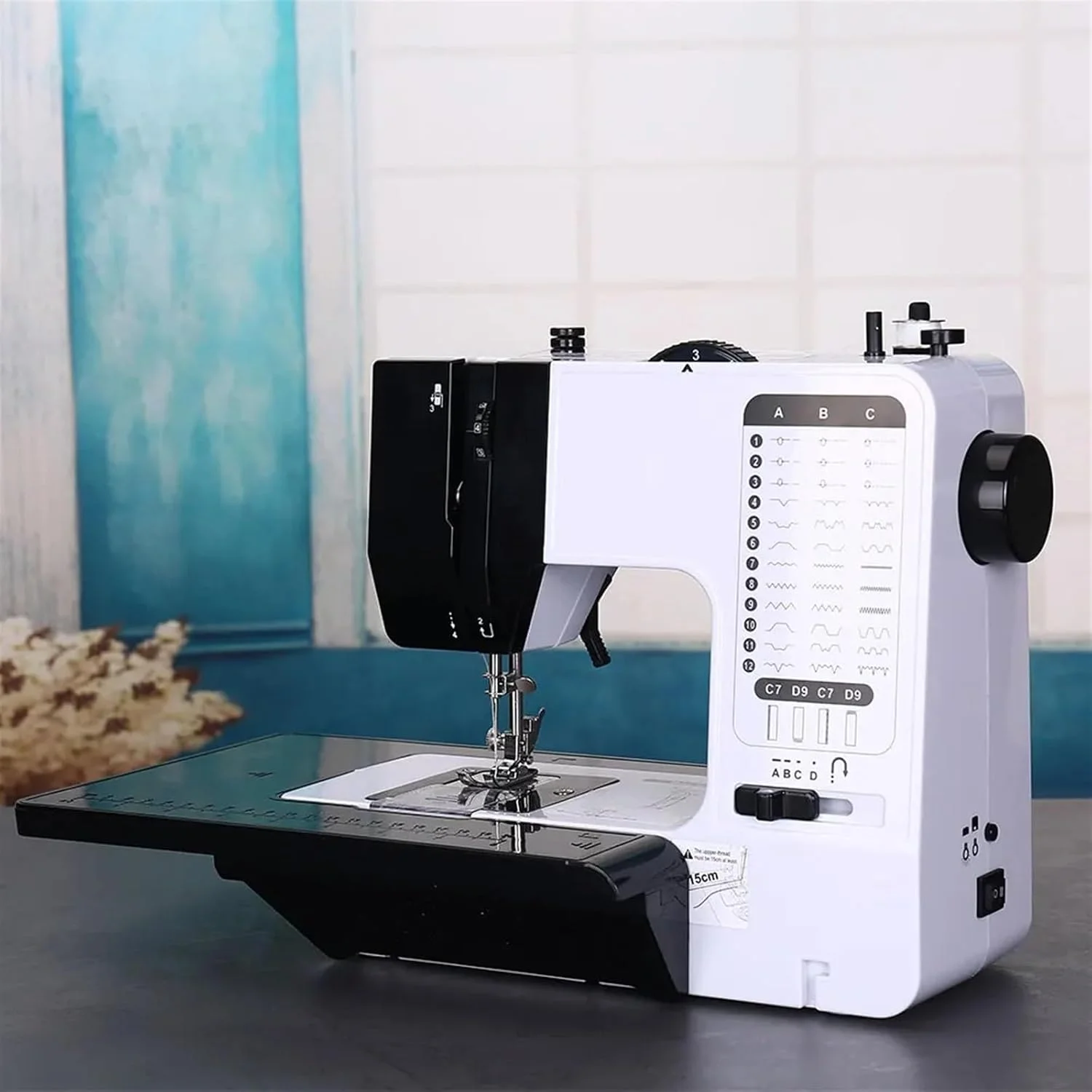 چرخ خیاطی، چرخ خیاطی خانگی قابل حمل مینی اورلاک دکمه شروع با پدال چرخ خیاطی، چرخ خیاطی خانگی قابل حمل مینی اورلاک دکمه شروع با پدال