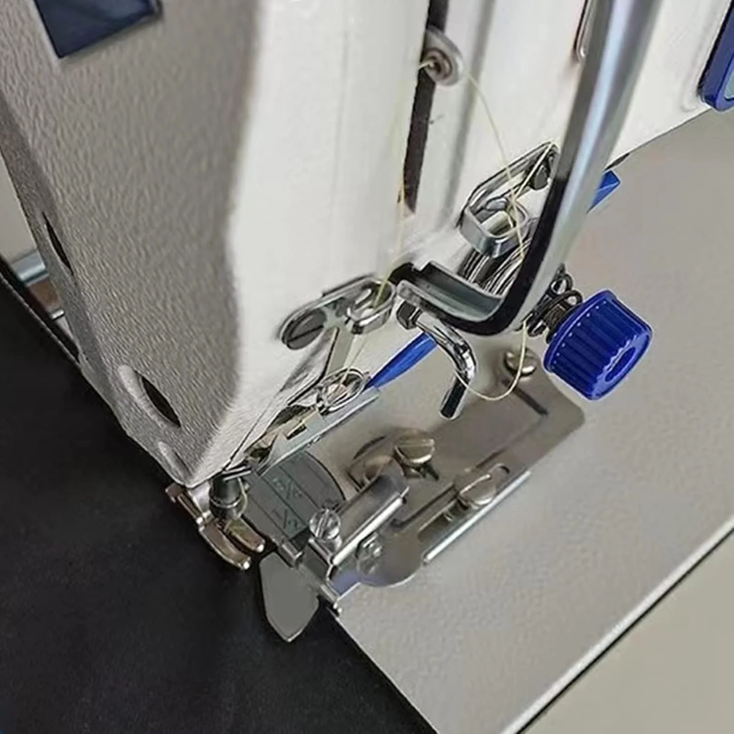 قیطان دوزی KASTWAVE، پایه لب تو قابل تنظیم، پایه چرخ خیاطی، پوشه درزگیر تخت فولادی، مناسب برای چرخ خیاطی های معمولی قیطان دوزی KASTWAVE، پایه لب تو قابل تنظیم، پایه چرخ خیاطی، پوشه درزگیر تخت فولادی، مناسب برای چرخ خیاطی های معمولی