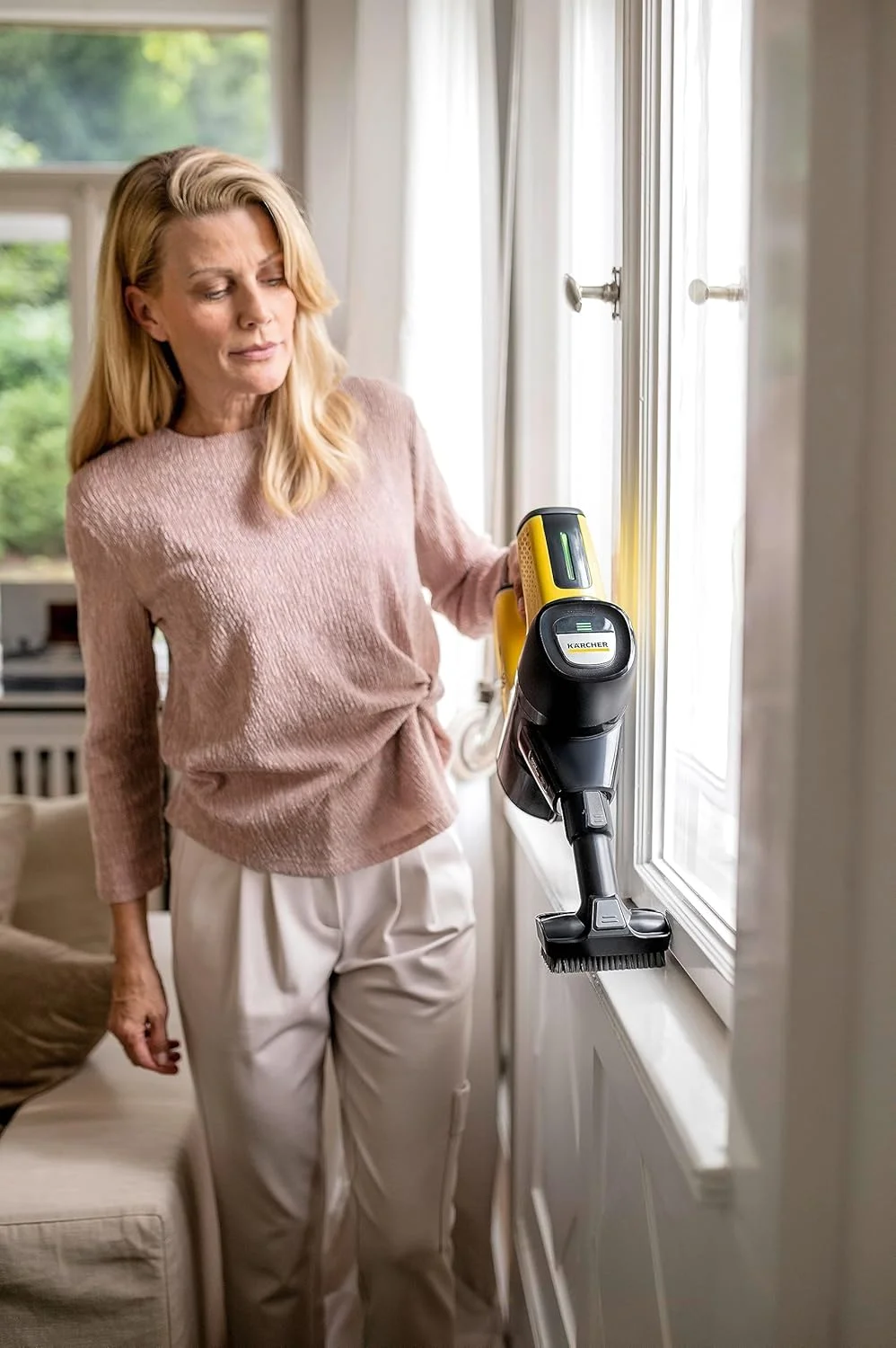 جاروبرقی دستی کارچر مدل VC7 Cordless yourMax، فناوری پیشرفته تمیز کردن، باتری بادوام، مکش قدرتمند، مخزن بزرگ