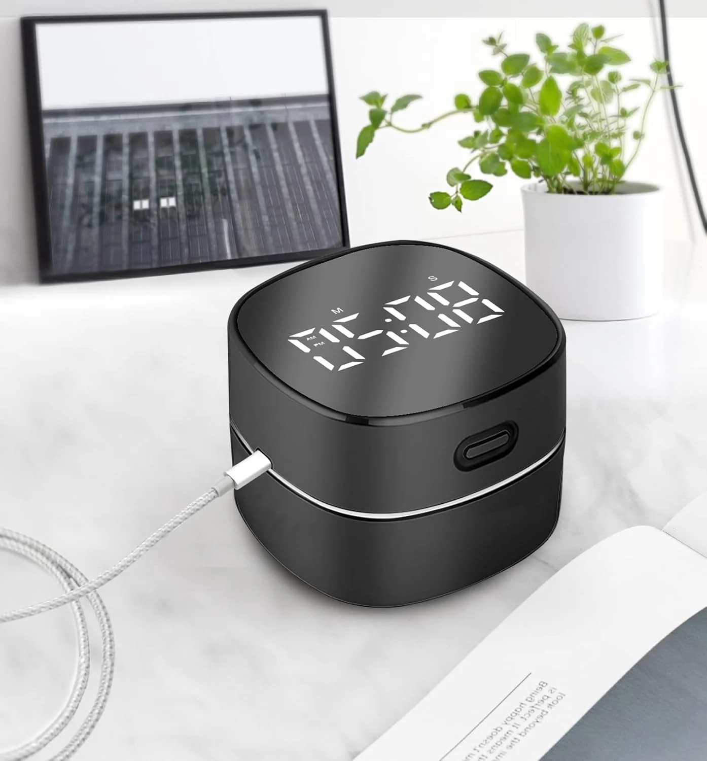 جاروبرقی رومیزی ODISTAR، جاروی گرد و غبار کوچک با تایمر دیجیتال، ماندگاری تا 400 دقیقه، چرخش 360 درجه برای تمیز کردن تراشه های لاستیکی، خرده های صفحه کلید، هدیه برای کودکان (مشکی)