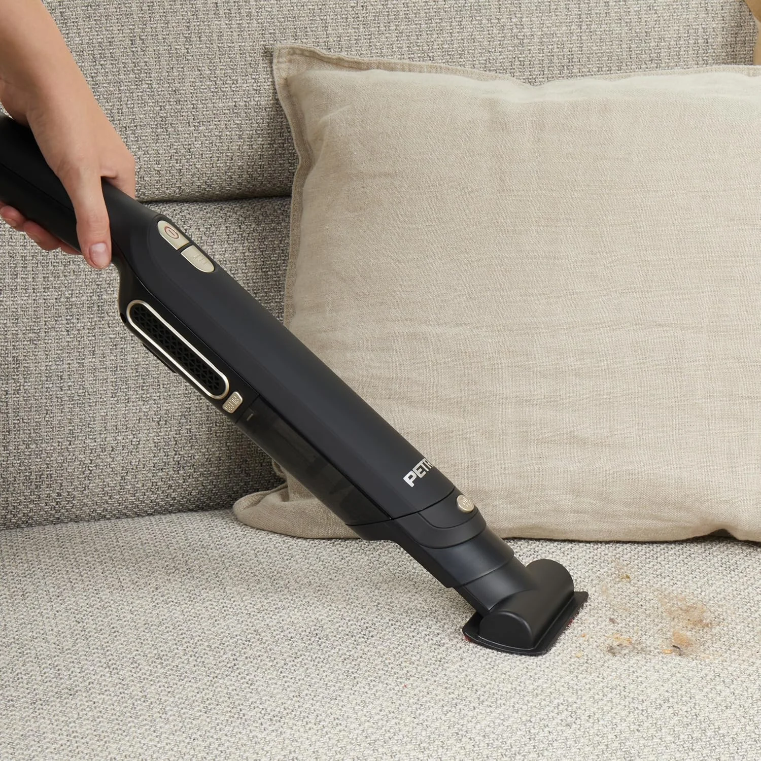 جاروبرقی دستی پترا مدل PF01111VDE - برس موتوری بدون سیم برای موی حیوانات خانگی، پایه شارژ و نگهداری رومیزی، فیلتر HEPA، دارای لوازم جانبی، سبک وزن، 2 سرعت، مخزن گرد و غبار 100 میلی لیتری جاروبرقی دستی پترا مدل PF01111VDE - برس موتوری بدون سیم برای موی حیوانات خانگی، پایه شارژ و نگهداری رومیزی، فیلتر HEPA، دارای لوازم جانبی، سبک وزن، 2 سرعت، مخزن گرد و غبار 100 میلی لیتری