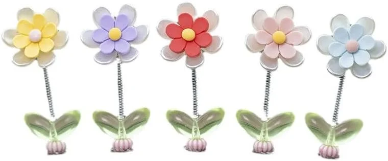 ۵ عدد آویز گل بابونه رزینی زیبا برای خودرو – تزئینات مینیاتوری گل شش پر برای آینه عقب، دریچه هوا، داشبورد و تزئین میز – لوازم جانبی عالی برای فضای داخلی خودرو در فصل بهار