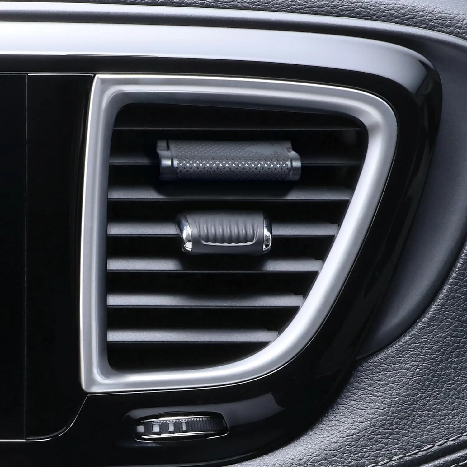 خوشبو کننده هوا خودرو وانیلی Little Trees مدل Vent Wrap