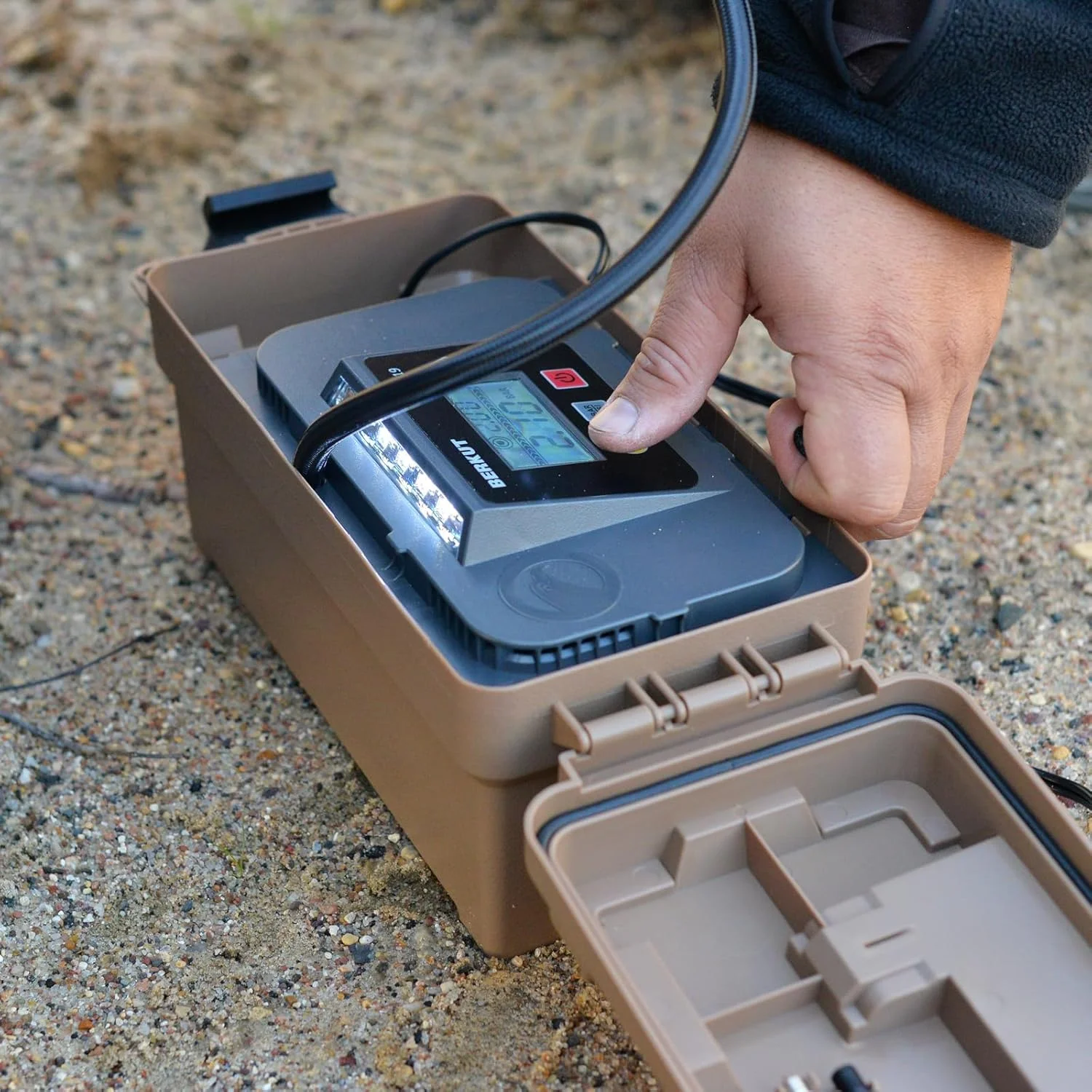 کمپرسور باد خودرو SPEC-19 مناسب خودروهای سواری و آفرود | تنظیم باد و باد کردن تایر قابل حمل | لوازم جانبی ضروری خودرو برای شهر و خارج از جاده | 12 ولت DC