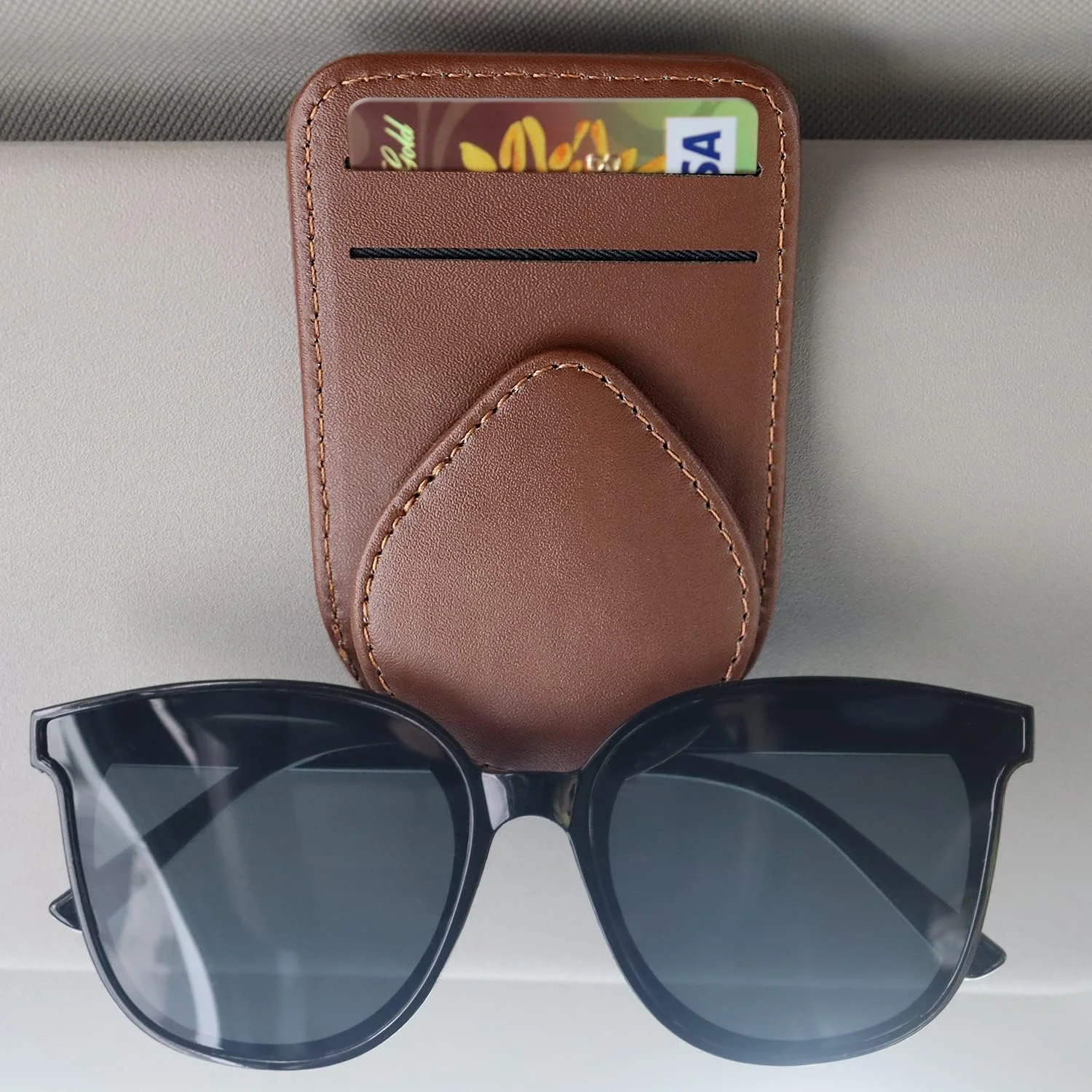 گیره عینک آفتابی Moonmen برای آفتابگیر خودرو، گیره عینک چرمی مغناطیسی برای خودرو، نگهدارنده عینک آفتابی و گیره کارت بلیط برای لوازم جانبی آفتابگیر خودرو (قهوه ای)