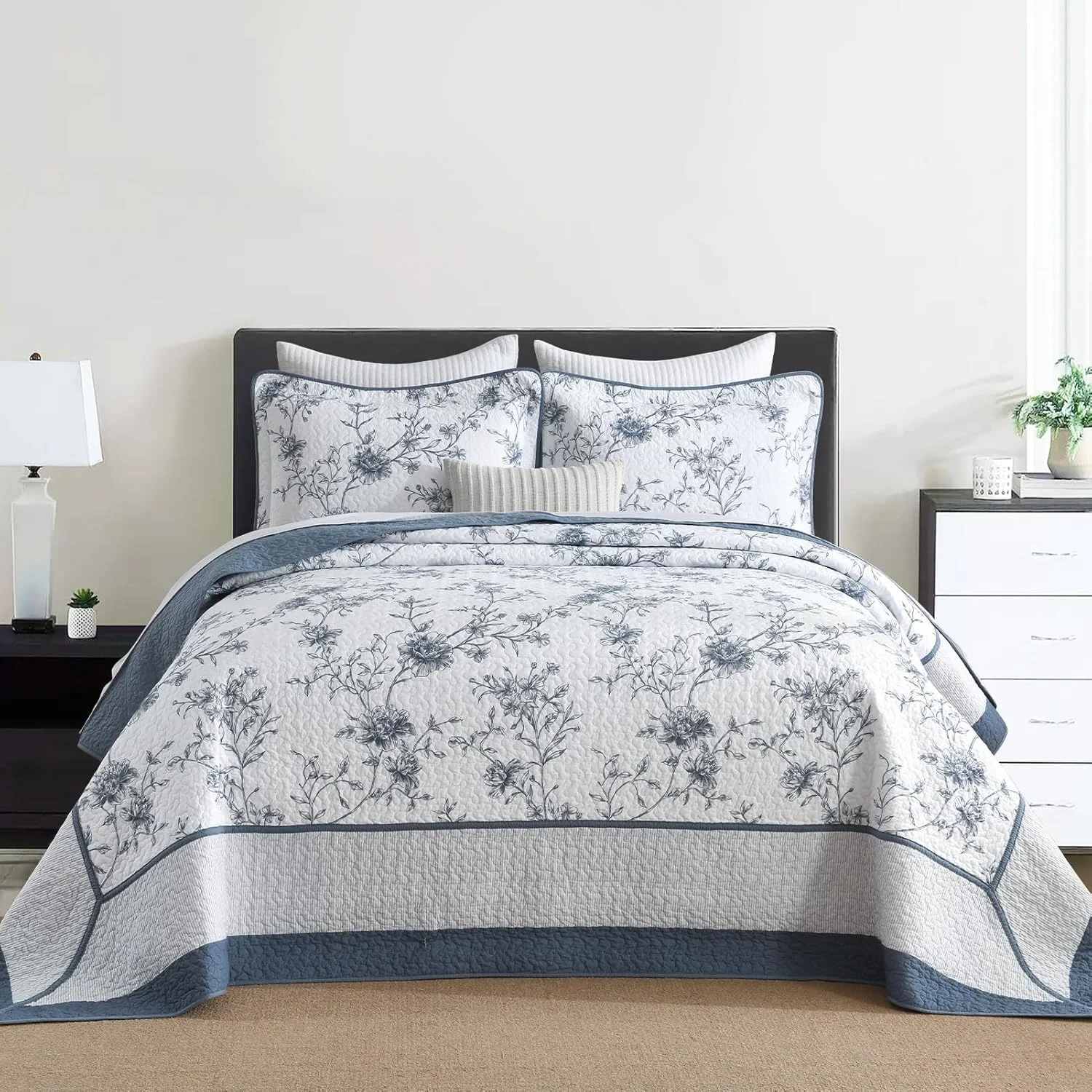 روتختی پنبه‌ای خالص QuiltMuse سایز کینگ 305x305 سانتی‌متر - لحاف کینگ بزرگ و سبک با 2 روبالشتی، رو تختی لحافی برگشت‌پذیر طرح گیاهی، 3 تکه، آبی/سفید