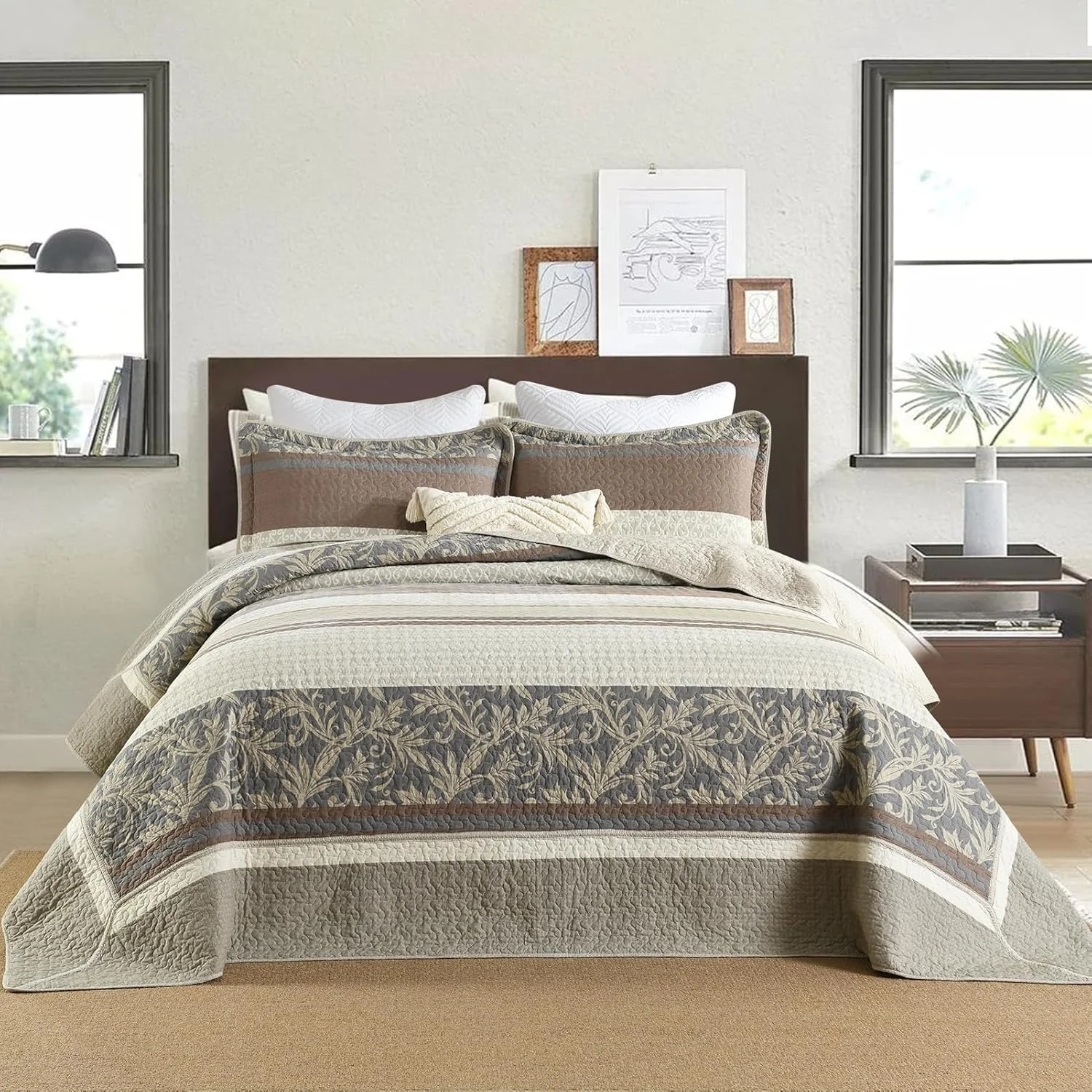 روتختی کینگ سایز طرح خانه روستایی 305x305 سانتی‌متر - لحاف کینگ سایز پنبه‌ای 100% سبک وزن به همراه 2 روبالشی، رو تختی لحاف‌دوزی شده طرح گیاهی راه راه، خاکستری/قهوه‌ای