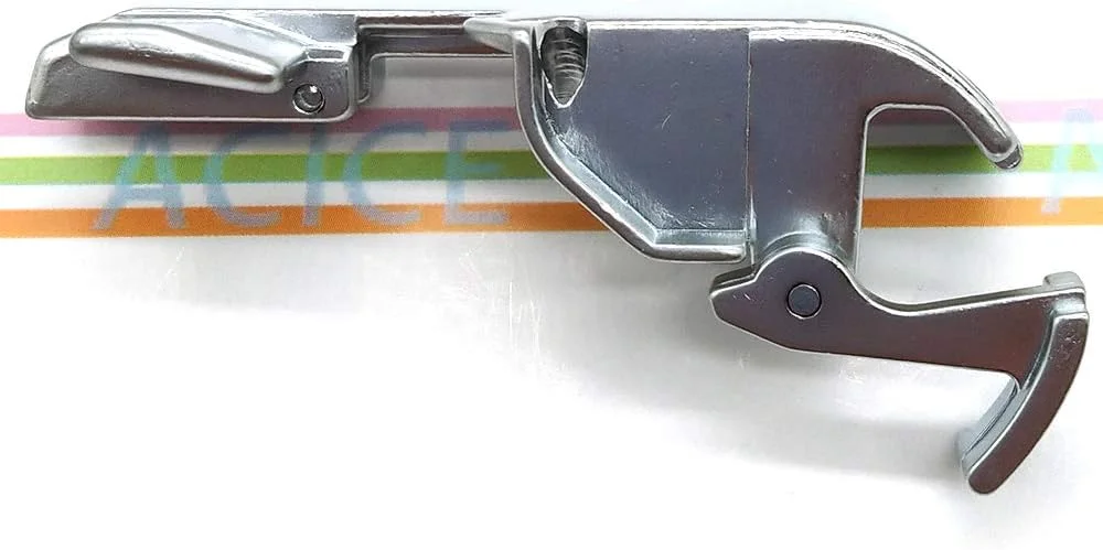 پایه سردوز ضامن دار چرخ خیاطی شماره 77006 مناسب برای Singer 14J250 Stylist II, 14J334,Viking H|Class 200s پایه سردوز ضامن دار چرخ خیاطی شماره 77006 مناسب برای Singer 14J250 Stylist II, 14J334,Viking H|Class 200s