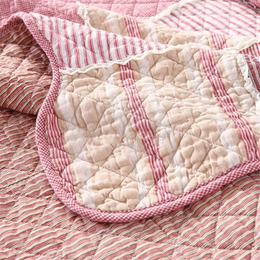 روتختی پنبه‌ای طرح‌دار سایز خیلی بزرگ، صورتی سفید، سه تکه، طرح راه‌راه زیبا، دست‌دوز، لحاف تکه‌ای/ست روبالشی، ابعاد 230 در 250 سانتی‌متر