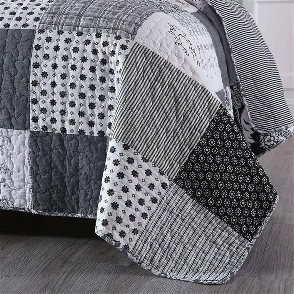 روتختی تکه دوزی دست دوز سه تکه خاکستری سفید طرح دار دو رو سایز 230X250 سانتی متر + 50X70 سانتی متر 2 عدد برای تخت 135 یا 150