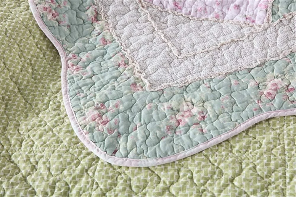 ست روتختی سه تکه طرح چهل تکه، سایز 230x250 سانتی متر، طرح صورتی و سبز به همراه 2 روبالشتی ست روتختی سه تکه طرح چهل تکه، سایز 230x250 سانتی متر، طرح صورتی و سبز به همراه 2 روبالشتی