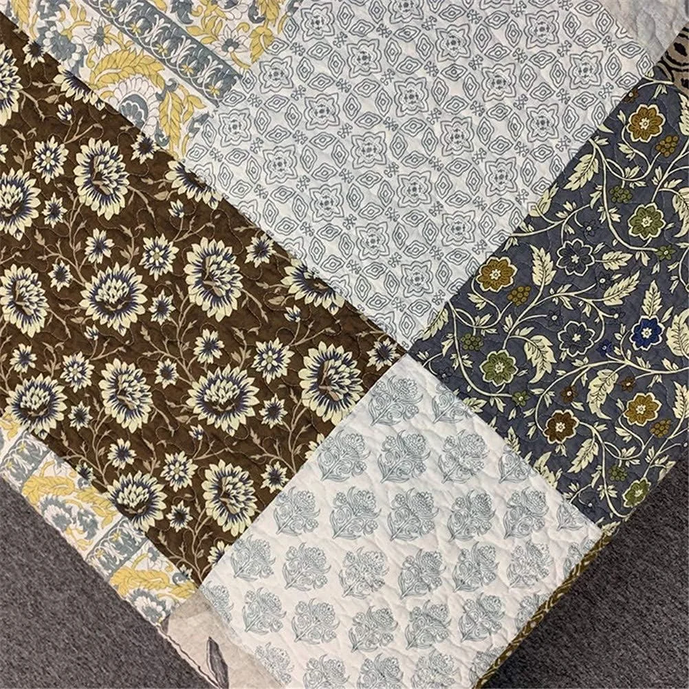 روتختی پنبه‌ای طرح تکه‌دوزی، روتختی خاکستری دورو با ابعاد ۲۵۹x۲۶۹ سانتی‌متر به همراه ۲ روبالشتی ۵۰x۹۰ سانتی‌متر، ست لحاف ظریف مناسب تخت ۱۸۰، ۲۵۹x۲۶۹ سانتی‌متر