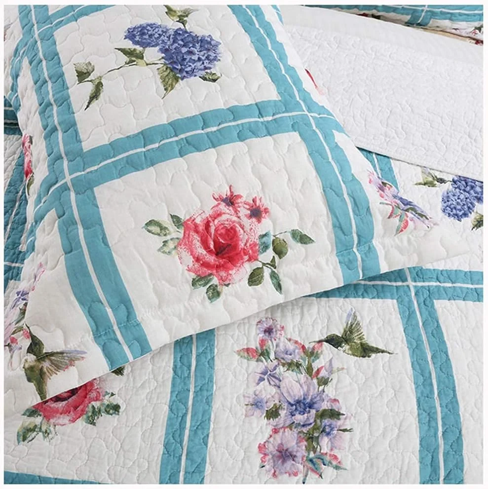 روتختی نرم و لطیف طرح دار 240X260 سانتی متر به همراه 2 روبالشتی، ست ملحفه 3 تکه پنبه ای طرح دار دو رو میکروفایبر پلی استر با طرح گل های آبی و صورتی