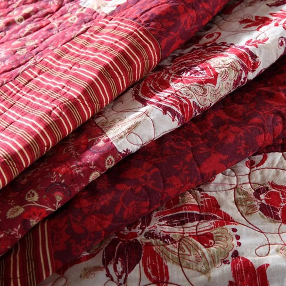 روتختی سه تکه سایز کینگ طرح گلدار قرمز، لحاف تکه دوزی شده سبک وزن، رو تختی دو نفره به همراه 2 روبالشتی، 173 در 218 سانتی متر