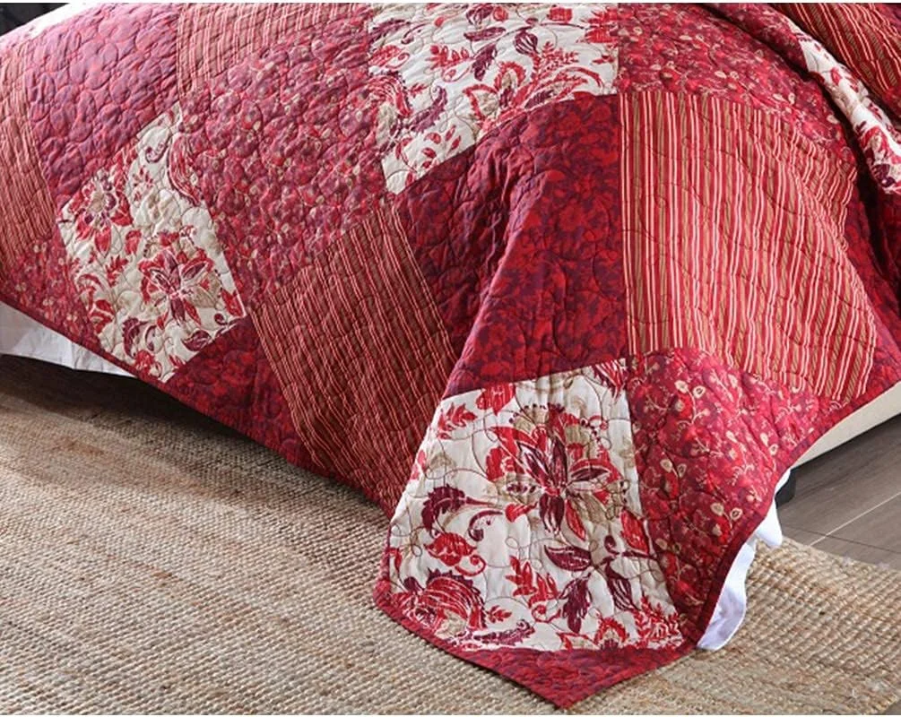 روتختی سه تکه سایز کینگ طرح گلدار قرمز، لحاف تکه دوزی شده سبک وزن، رو تختی دو نفره به همراه 2 روبالشتی، 173 در 218 سانتی متر