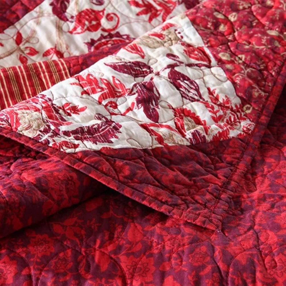 روتختی سه تکه سایز کینگ طرح گلدار قرمز، لحاف تکه دوزی شده سبک وزن، رو تختی دو نفره به همراه 2 روبالشتی، 173 در 218 سانتی متر