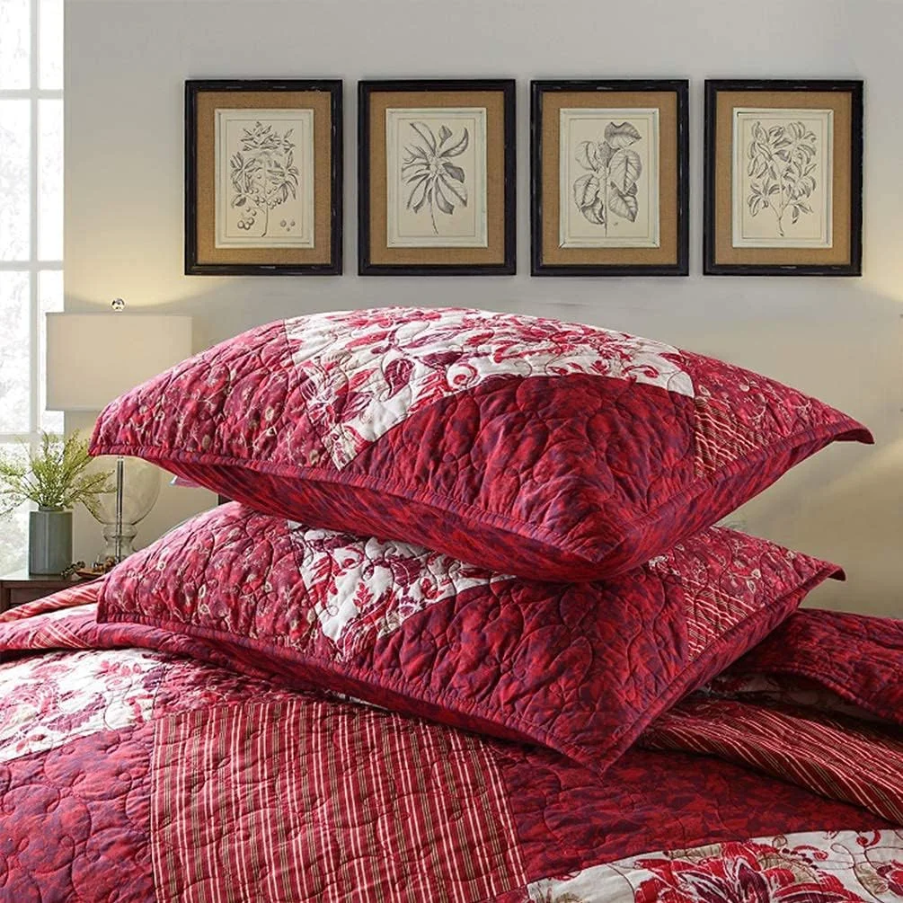 روتختی سه تکه سایز کینگ طرح گلدار قرمز، لحاف تکه دوزی شده سبک وزن، رو تختی دو نفره به همراه 2 روبالشتی، 173 در 218 سانتی متر