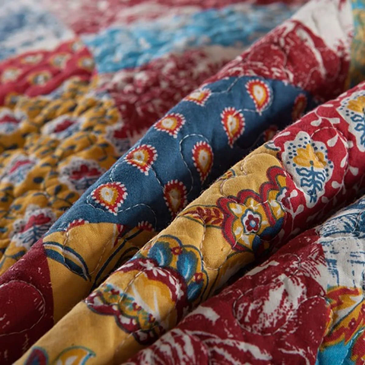 روتختی طرح گلدار و تکه دوزی شده، به همراه 2 روبالشتی، سایز دونفره، 3 تکه، پنبه ای، دو رو، 230 در 250 سانتی متر