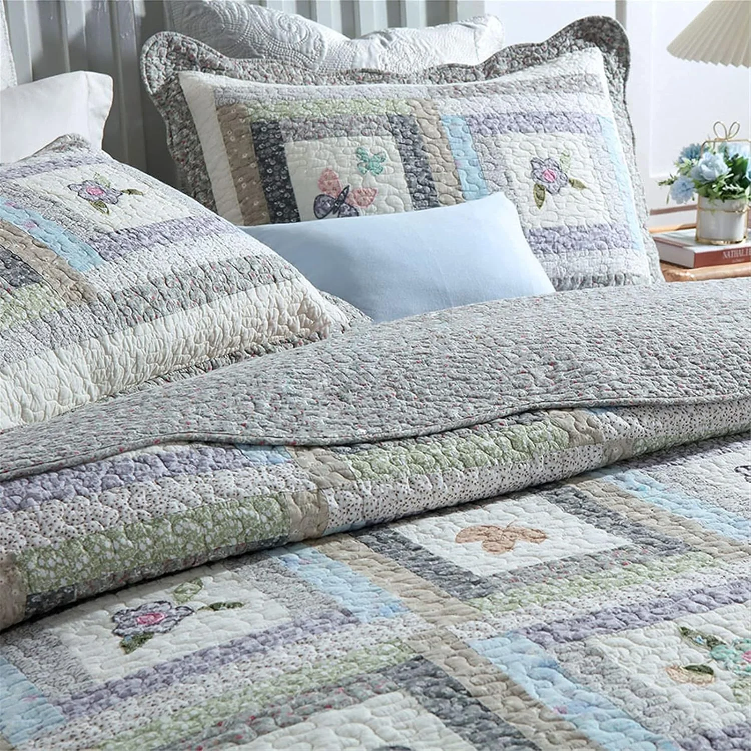 روتختی تکه دوزی شده طرح دار سایز خیلی بزرگ، ست 3 تکه، طرح شیک و رنگی، طرح گل دار آبی و زرد، لحاف تکه دوزی شده پنبه ای به همراه 2 روبالشتی، 240x270 سانتی متر، -230x230 سانتی متر روتختی تکه دوزی شده طرح دار سایز خیلی بزرگ، ست 3 تکه، طرح شیک و رنگی، طرح گل دار آبی و زرد، لحاف تکه دوزی شده پنبه ای به همراه 2 روبالشتی، 240x270 سانتی متر، -230x230 سانتی متر