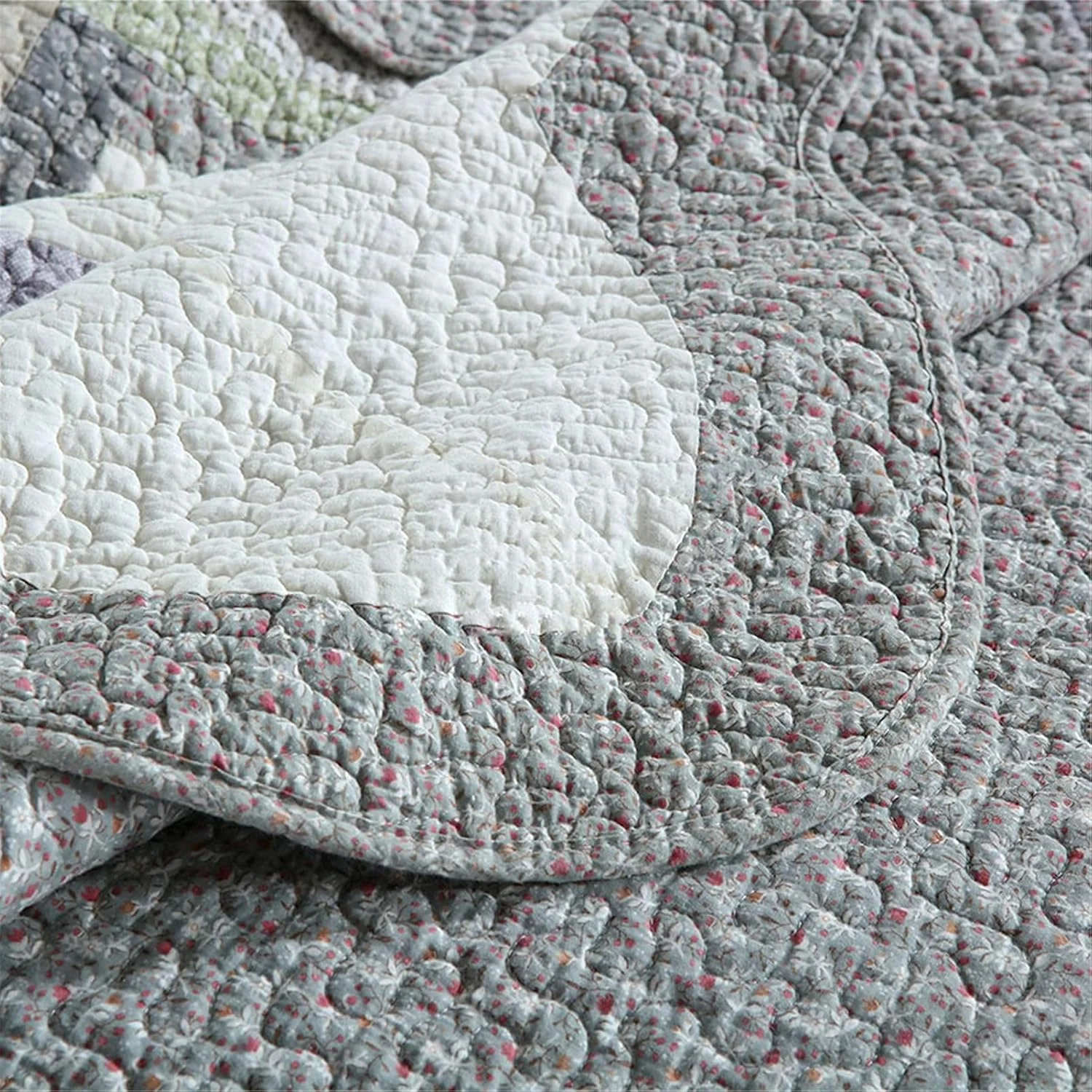 روتختی تکه دوزی شده طرح دار سایز خیلی بزرگ، ست 3 تکه، طرح شیک و رنگی، طرح گل دار آبی و زرد، لحاف تکه دوزی شده پنبه ای به همراه 2 روبالشتی، 240x270 سانتی متر، -230x230 سانتی متر روتختی تکه دوزی شده طرح دار سایز خیلی بزرگ، ست 3 تکه، طرح شیک و رنگی، طرح گل دار آبی و زرد، لحاف تکه دوزی شده پنبه ای به همراه 2 روبالشتی، 240x270 سانتی متر، -230x230 سانتی متر