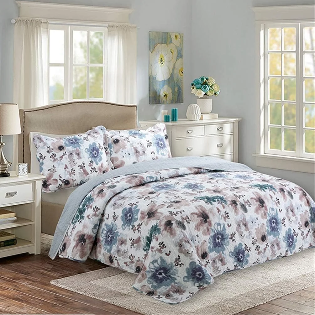 رو تختی تکه دوزی شده، رو تختی میکروفایبر با طرح گلدار صورتی سبز آبی، روتختی 240x260 سانتی متر، رو تختی لحافی برای تخت دونفره، 2 روبالشتی 50x70 سانتی متر
