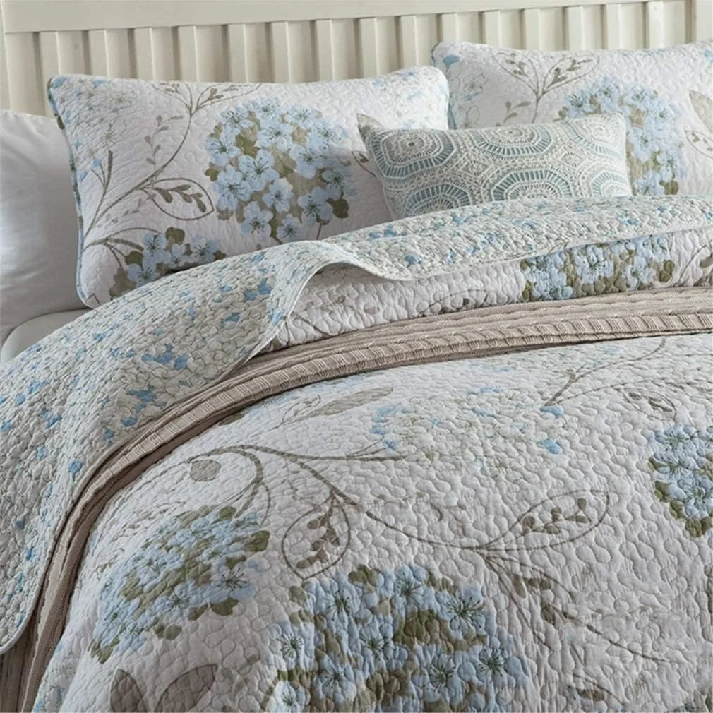 ست روتختی سه تکه دونفره سایز بزرگ طرح گلدار زیبا و قدیمی، لحاف تکه دوزی شده به همراه 2 روبالشتی، 230 در 250 سانتی متر، سفید