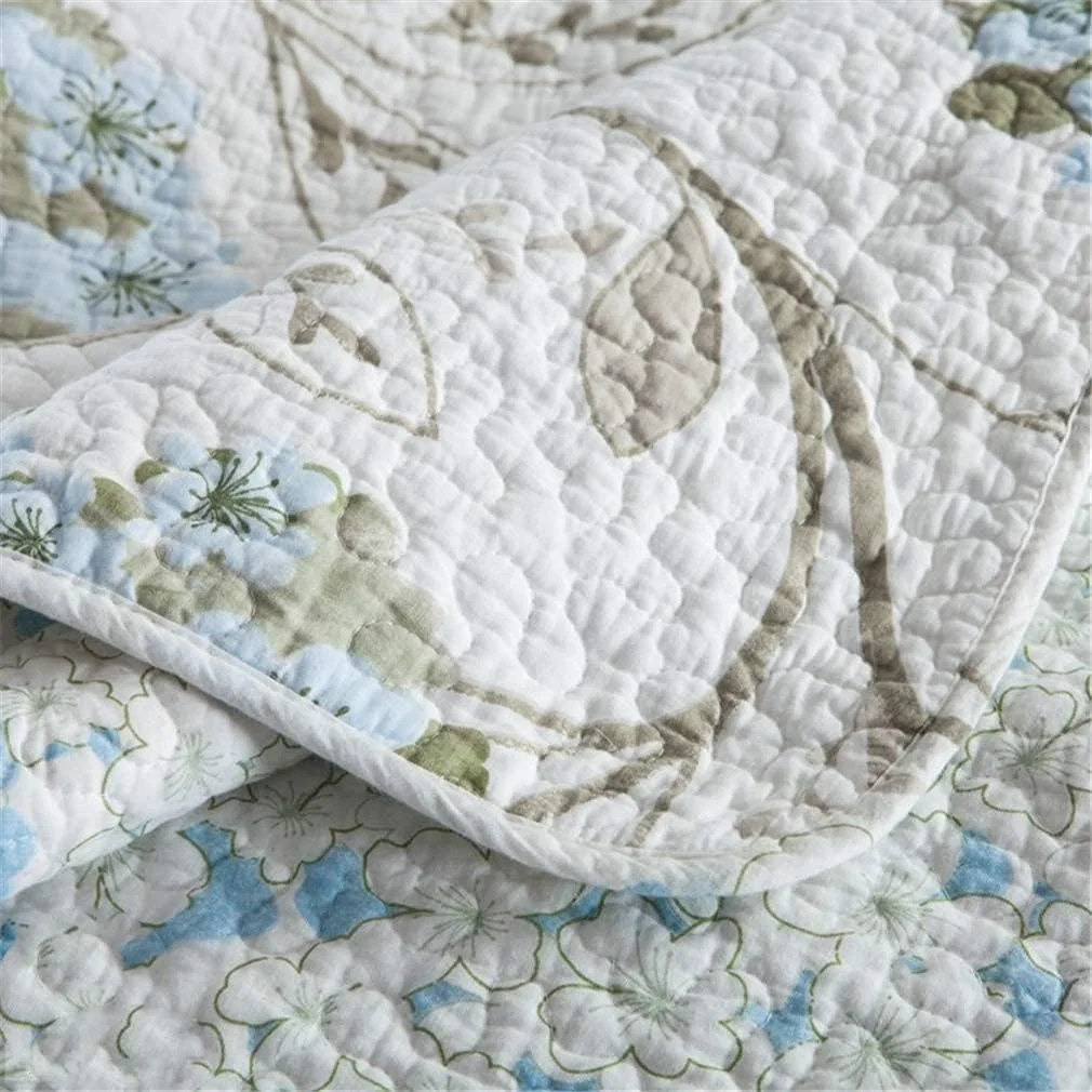 ست روتختی سه تکه دونفره سایز بزرگ طرح گلدار زیبا و قدیمی، لحاف تکه دوزی شده به همراه 2 روبالشتی، 230 در 250 سانتی متر، سفید