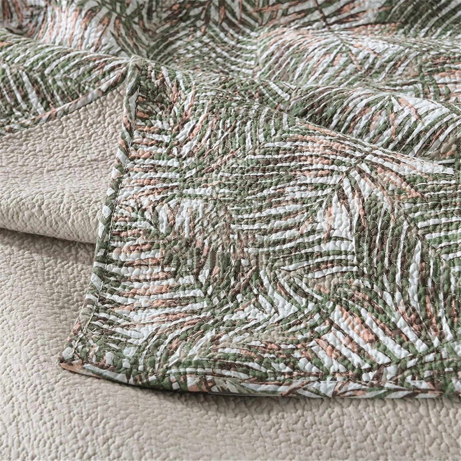 روتختی پنبه‌ای طرح دار سایز دو نفره سه تکه، طرح برگ‌های سوزنی خاکستری، لحاف تکه‌دوزی برگشت‌پذیر، ملحفه تخت طرح قهوه‌ای کلاسیک