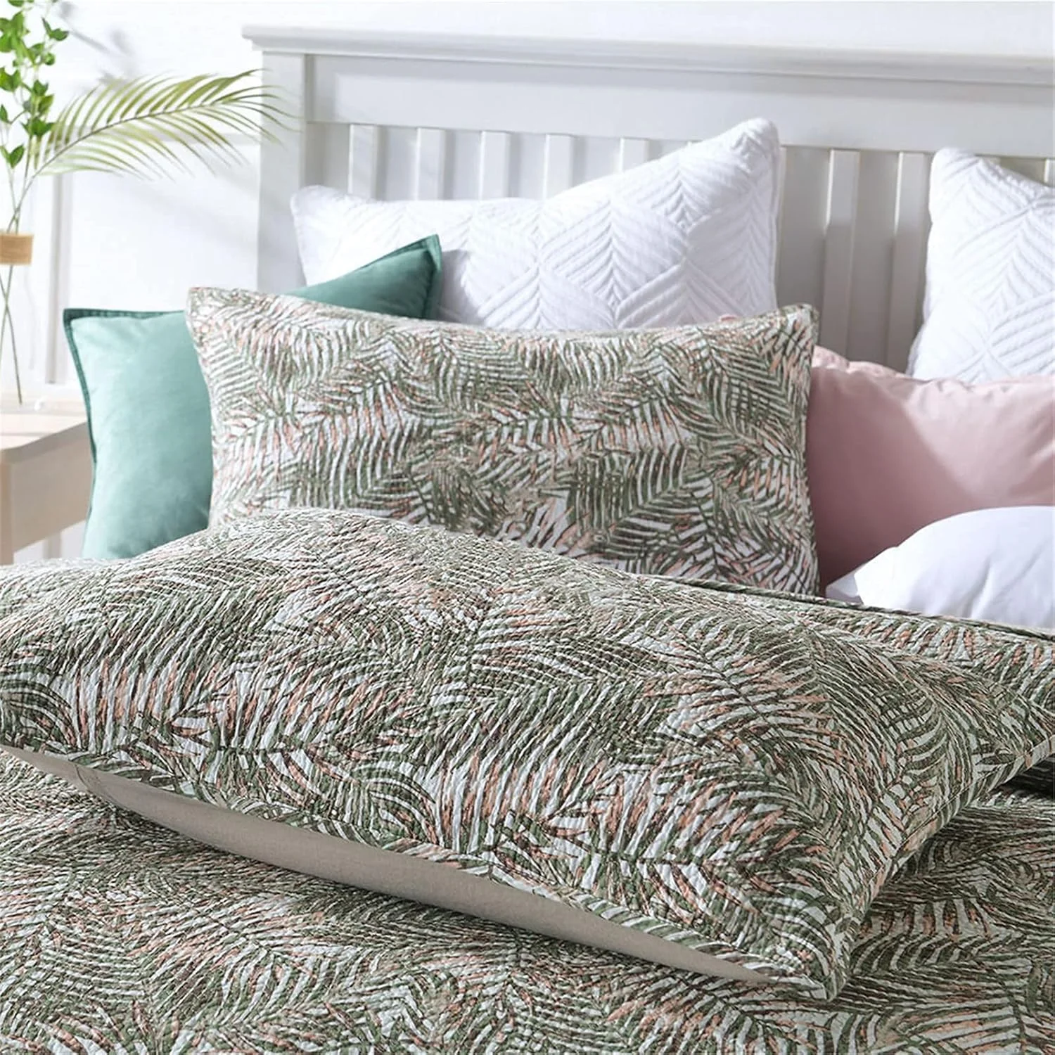 روتختی پنبه‌ای طرح دار سایز دو نفره سه تکه، طرح برگ‌های سوزنی خاکستری، لحاف تکه‌دوزی برگشت‌پذیر، ملحفه تخت طرح قهوه‌ای کلاسیک