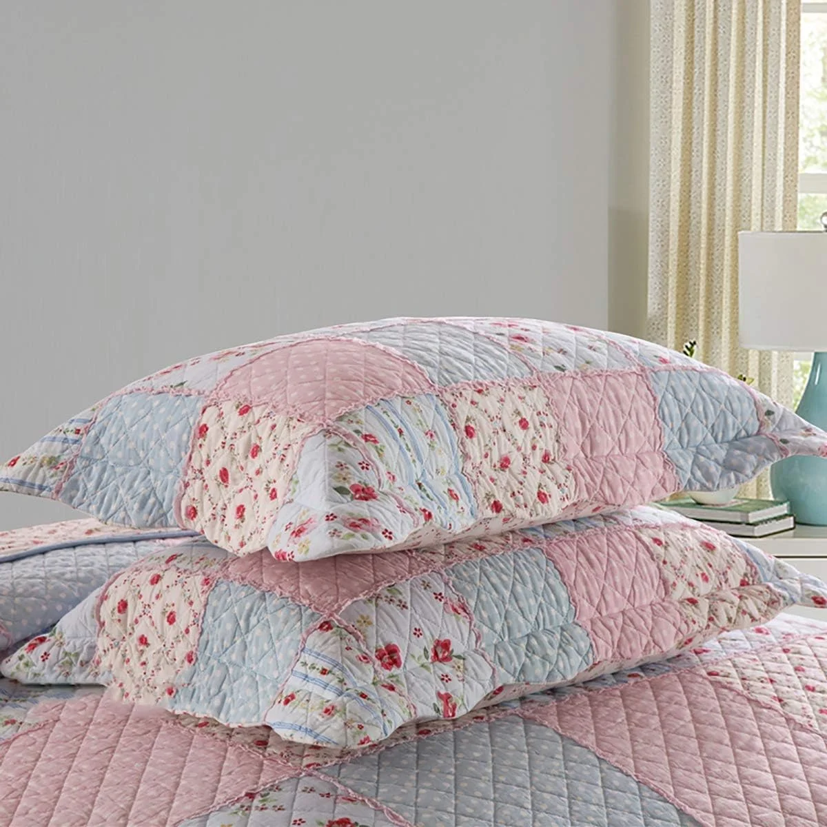 روتختی طرح تکه دوزی شده دو رو، نرم و راحت، با نگهداری آسان مناسب تمام فصول، رو تختی چند منظوره به همراه 2 روبالشی، 230 در 250 سانتی متر روتختی طرح تکه دوزی شده دو رو، نرم و راحت، با نگهداری آسان مناسب تمام فصول، رو تختی چند منظوره به همراه 2 روبالشی، 230 در 250 سانتی متر