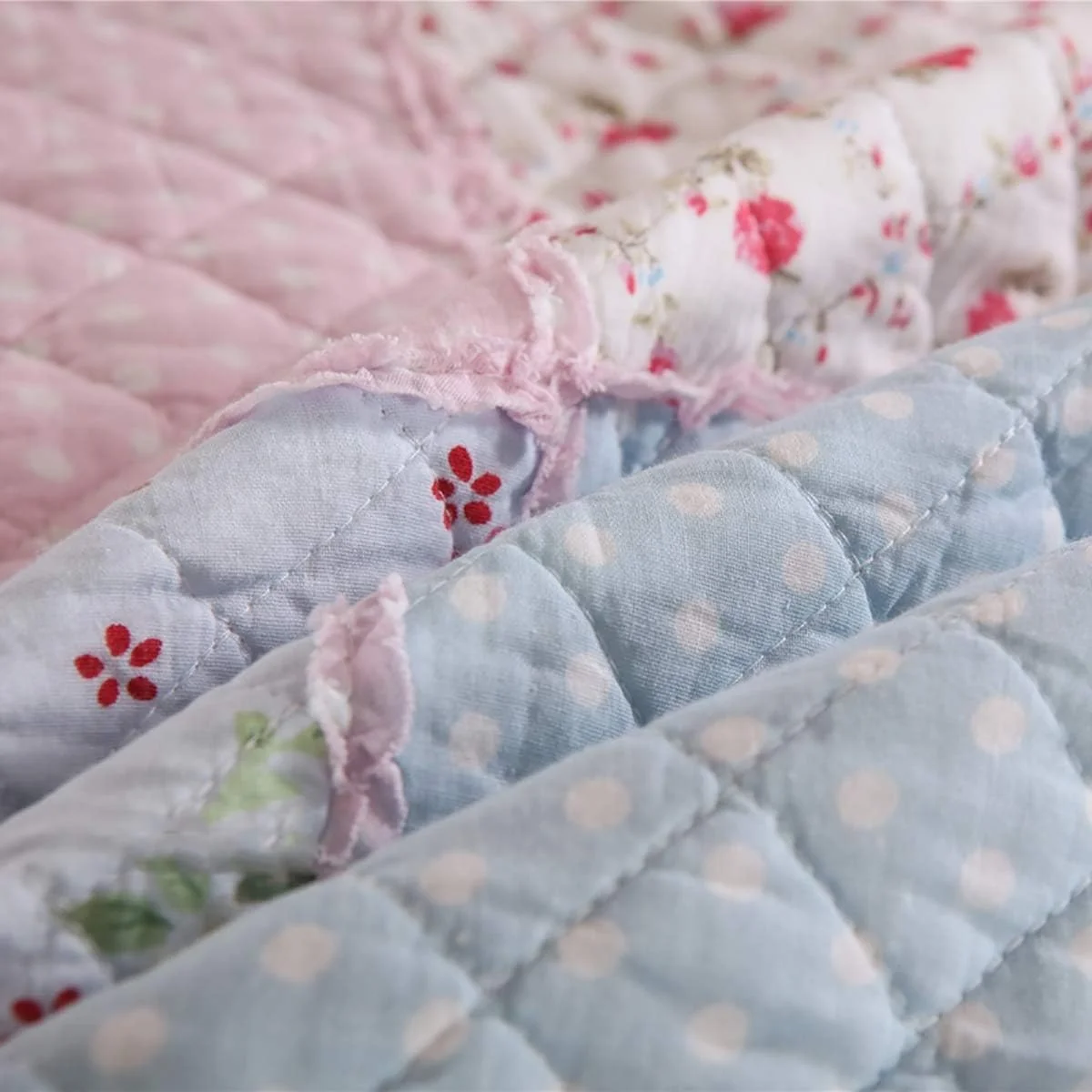 روتختی طرح تکه دوزی شده دو رو، نرم و راحت، با نگهداری آسان مناسب تمام فصول، رو تختی چند منظوره به همراه 2 روبالشی، 230 در 250 سانتی متر روتختی طرح تکه دوزی شده دو رو، نرم و راحت، با نگهداری آسان مناسب تمام فصول، رو تختی چند منظوره به همراه 2 روبالشی، 230 در 250 سانتی متر