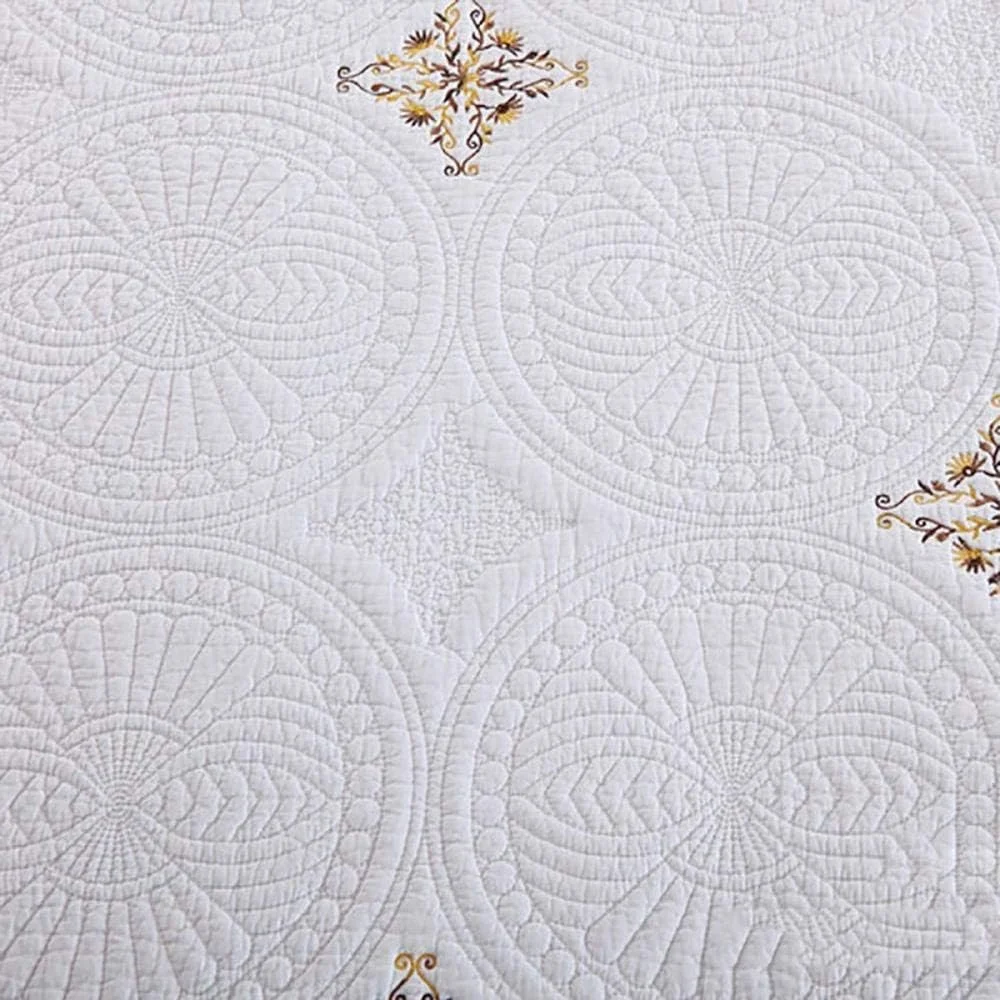 ست لحاف سه تکه سفید طرح دار سایز کینگ 230 در 250 سانتی متر، لحاف نخی سبک و گرم با طرح گل برجسته به همراه 2 روبالشتی 50 در 70 سانتی متر، سفید E-230X250cm