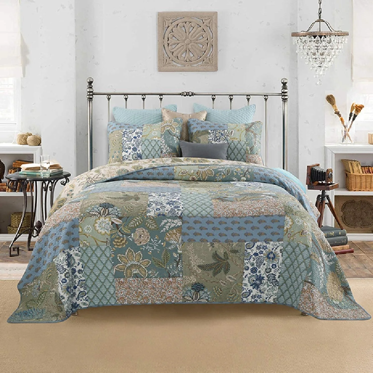 روتختی طرح تکه دوزی شده دو نفره دو رو، طرح گلدار شیک و زیبا، لحاف سبک و نرم از جنس میکروفایبر - سایز کوئین 230×240 سانتی متر روتختی طرح تکه دوزی شده دو نفره دو رو، طرح گلدار شیک و زیبا، لحاف سبک و نرم از جنس میکروفایبر - سایز کوئین 230×240 سانتی متر