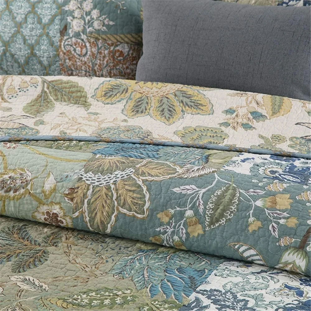 روتختی طرح تکه دوزی شده دو نفره دو رو، طرح گلدار شیک و زیبا، لحاف سبک و نرم از جنس میکروفایبر - سایز کوئین 230×240 سانتی متر