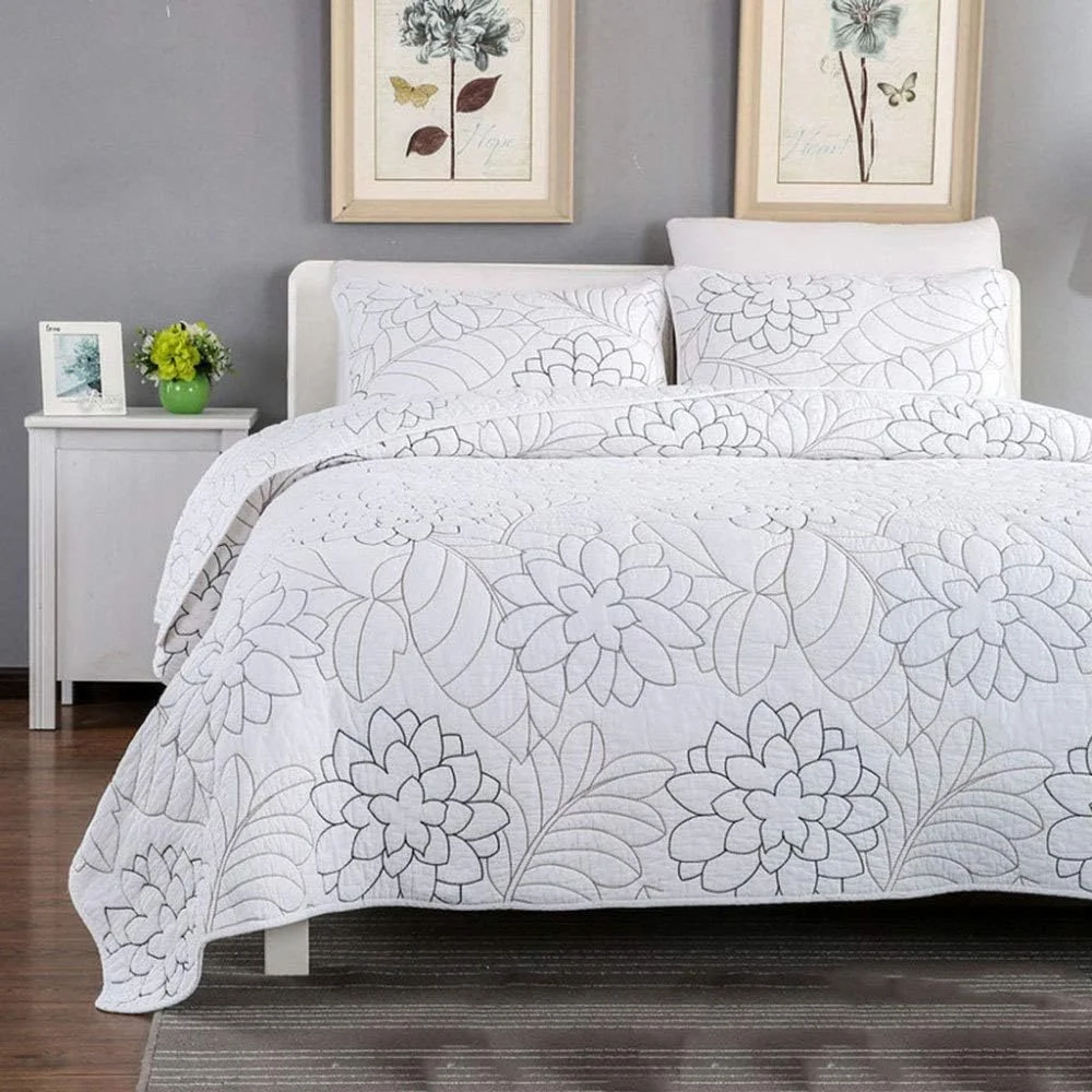 رو تختی سفید طرح دار لحافی گلدوزی شده ست روتختی 3 تکه لحاف دو نفره / رو تختی + 2 روبالشی سایز کوئین: 230cmx250cm (کینگ 250cmx270cm) (کینگ 250cmx270cm)