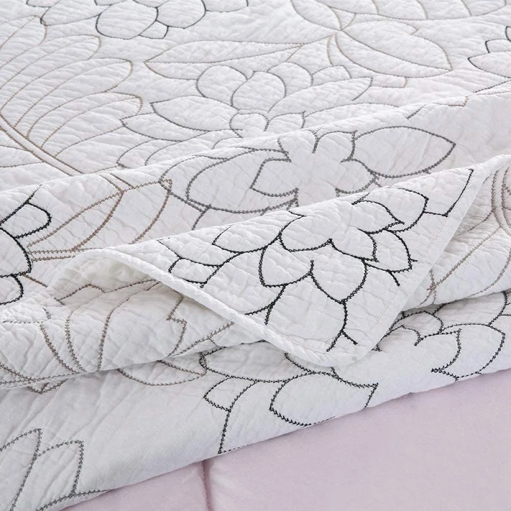 رو تختی سفید طرح دار لحافی گلدوزی شده ست روتختی 3 تکه لحاف دو نفره / رو تختی + 2 روبالشی سایز کوئین: 230cmx250cm (کینگ 250cmx270cm) (کینگ 250cmx270cm) رو تختی سفید طرح دار لحافی گلدوزی شده ست روتختی 3 تکه لحاف دو نفره / رو تختی + 2 روبالشی سایز کوئین: 230cmx250cm (کینگ 250cmx270cm) (کینگ 250cmx270cm)