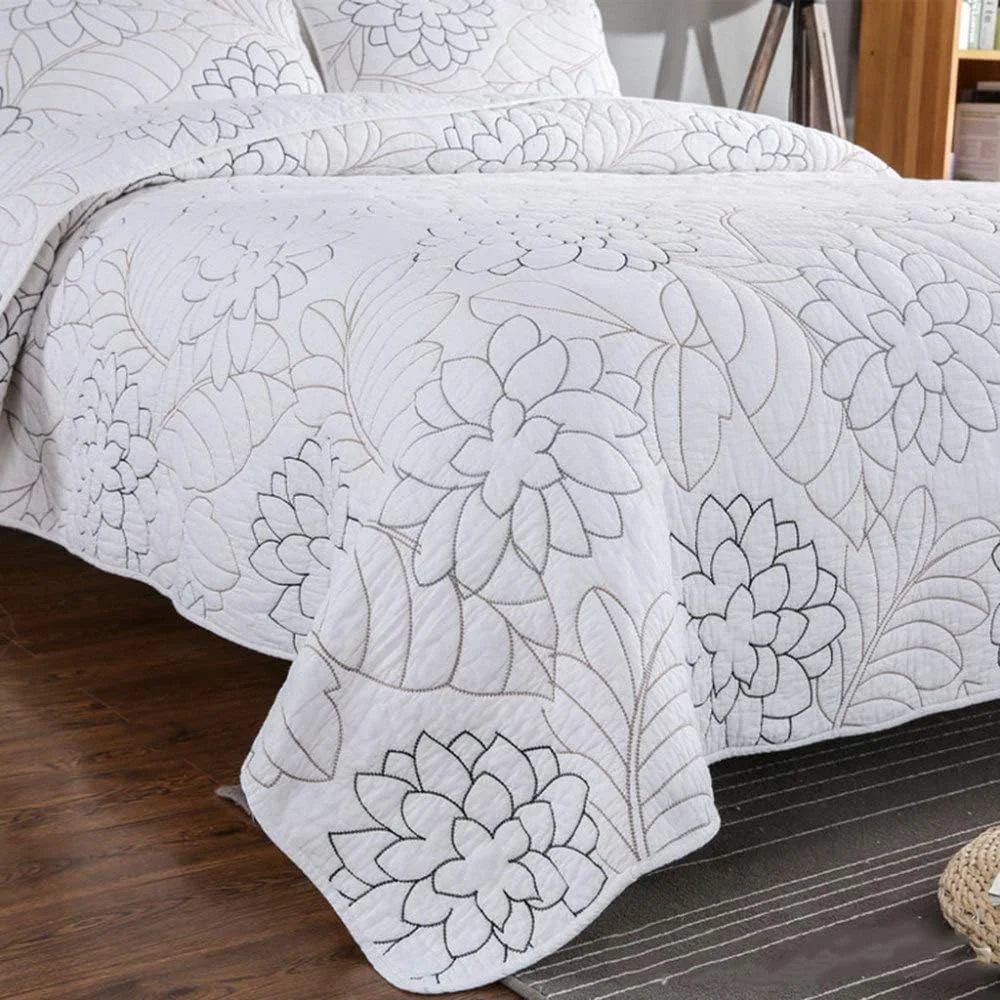 رو تختی سفید طرح دار لحافی گلدوزی شده ست روتختی 3 تکه لحاف دو نفره / رو تختی + 2 روبالشی سایز کوئین: 230cmx250cm (کینگ 250cmx270cm) (کینگ 250cmx270cm) رو تختی سفید طرح دار لحافی گلدوزی شده ست روتختی 3 تکه لحاف دو نفره / رو تختی + 2 روبالشی سایز کوئین: 230cmx250cm (کینگ 250cmx270cm) (کینگ 250cmx270cm)