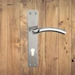 ست دستگیره در چوبی عباسعلی با قفل و سیلندر 70 میلی متری 5 کلید (SN) مدل نقطه دار ست دستگیره در چوبی عباسعلی با قفل و سیلندر 70 میلی متری 5 کلید (SN) مدل نقطه دار