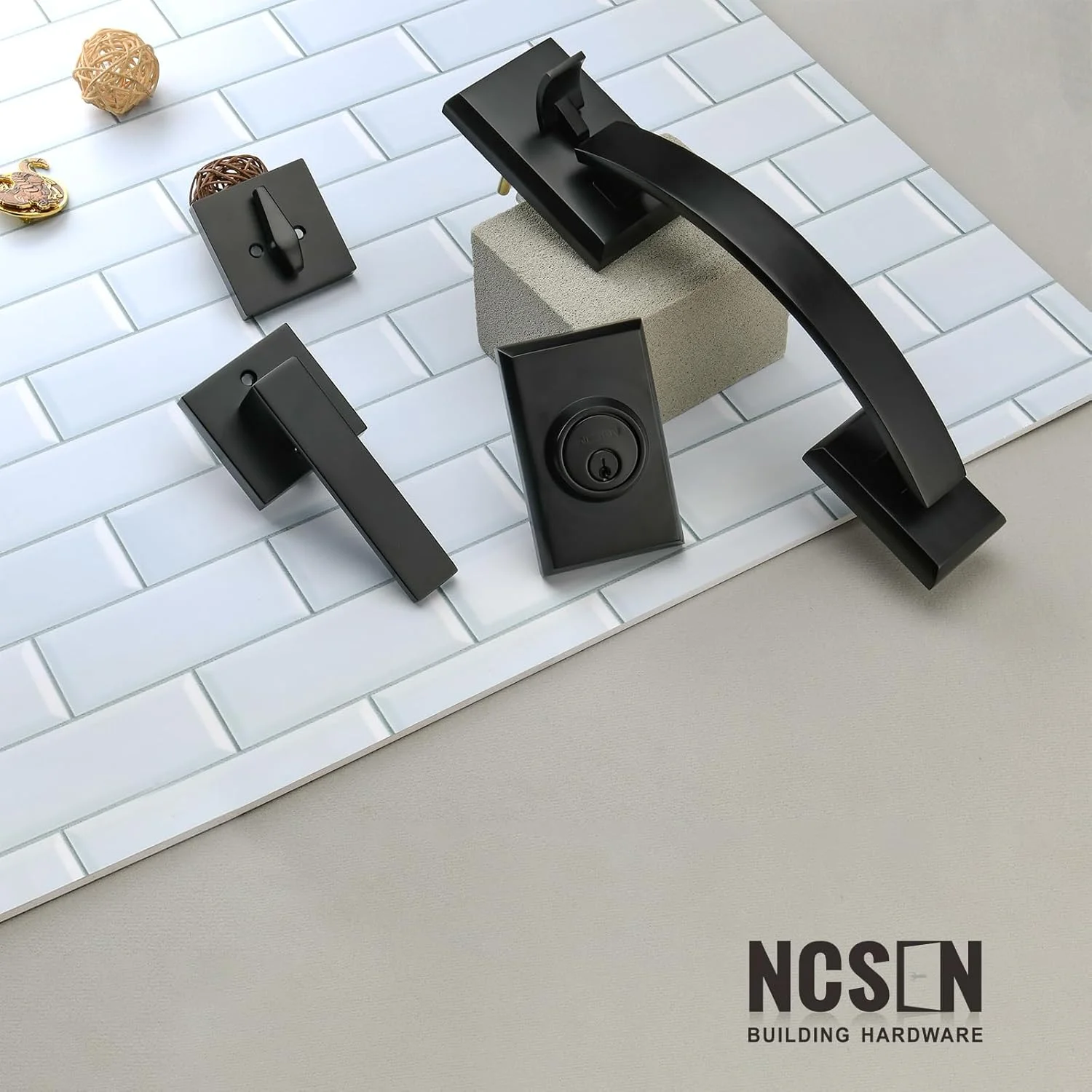 دستگیره درب ورودی به همراه قفل زبانه دار، ست دستگیره درب مشکی برای درب ورودی، ست قفل درب بیرونی