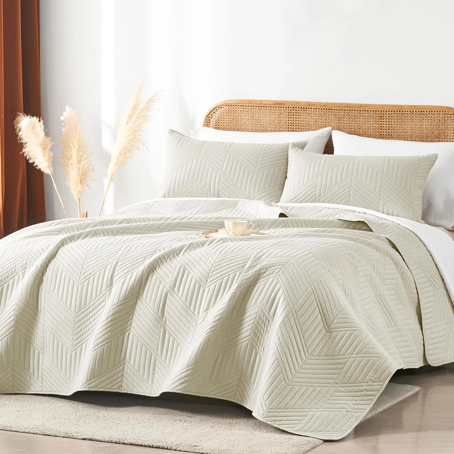 ست لحاف دونفره/کویین کرم رنگ، روتختی میکروفایبر نرم و دو رو برای استفاده در تمام فصول، رو تختی سبک وزن با طرح هندسی مدرن (1 لحاف، 2 روبالشی)