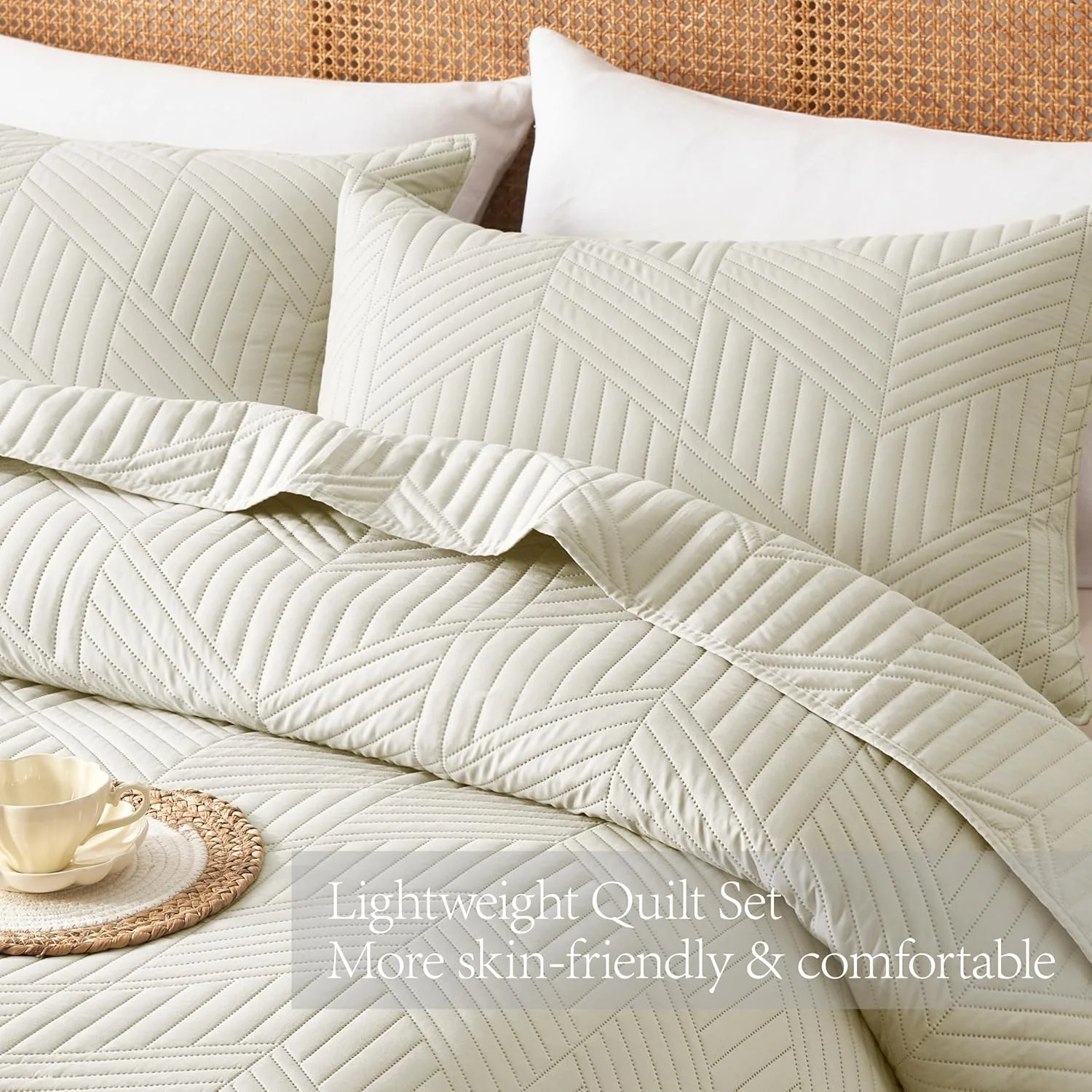 ست لحاف دونفره/کویین کرم رنگ، روتختی میکروفایبر نرم و دو رو برای استفاده در تمام فصول، رو تختی سبک وزن با طرح هندسی مدرن (1 لحاف، 2 روبالشی)