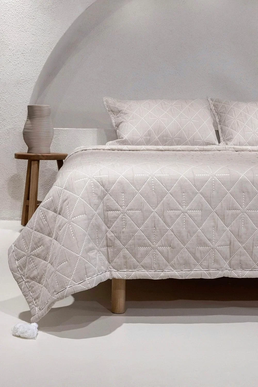 روتختی دونفره طرح لوزی استلا بژ 230x250 به همراه 2 روبالشتی 50x70 کد 5029