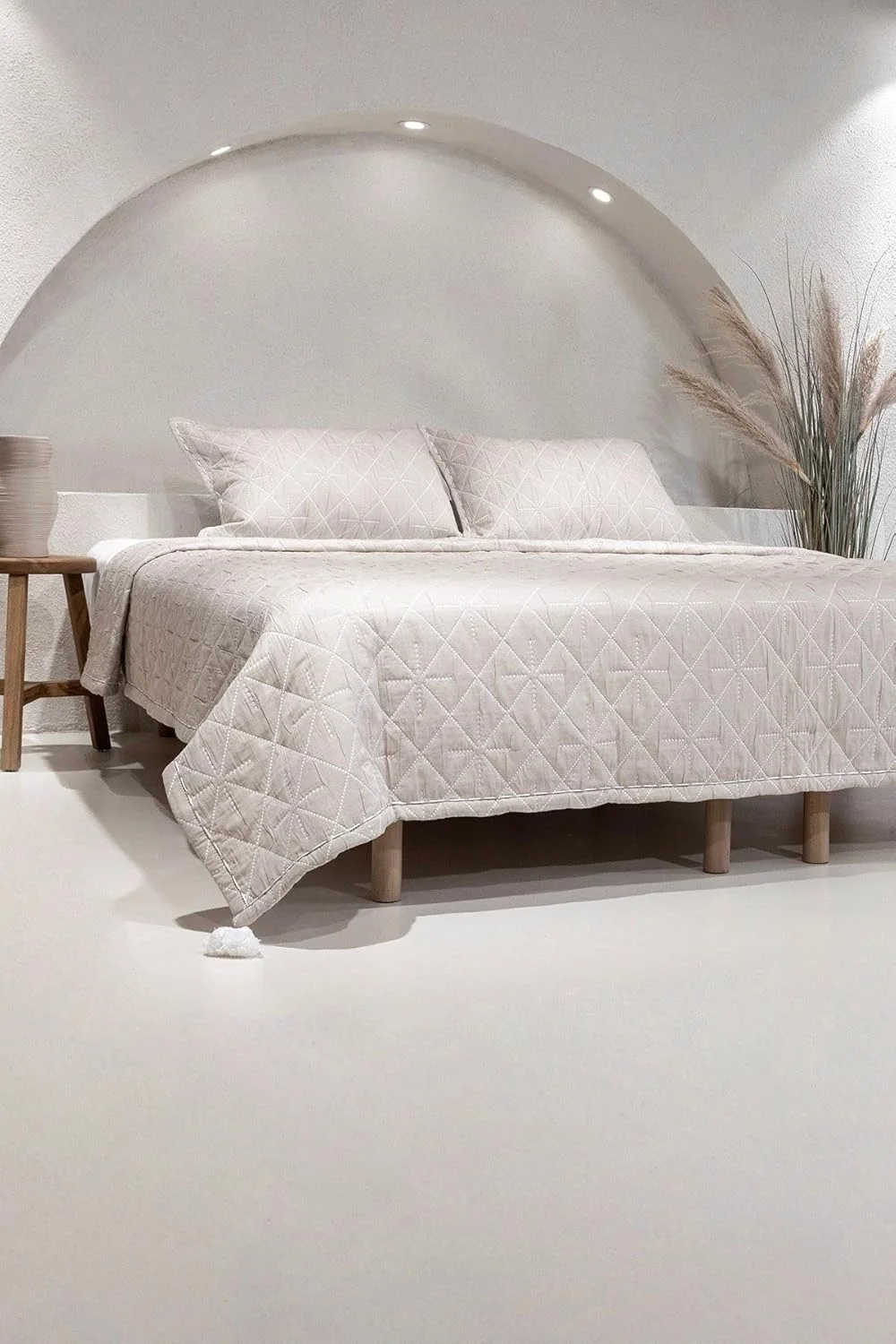 روتختی دونفره طرح لوزی استلا بژ 230x250 به همراه 2 روبالشتی 50x70 کد 5029