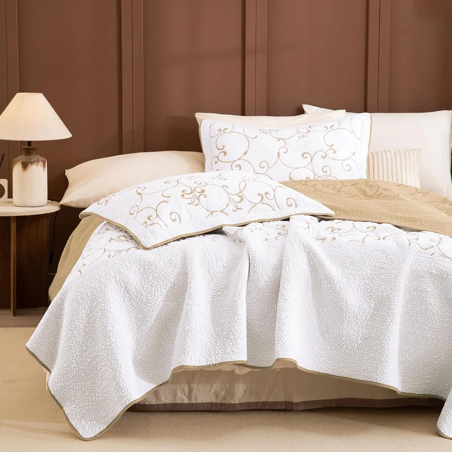 روتختی لحاف کینگ سایز بزرگ لیدی آن 300x300، طرح گلدوزی 100% پنبه، ست روتختی کینگ سایز کالیفرنیا، ست رو تختی بزرگ سفید با طلایی، ست رو تختی سبک وزن مناسب تمام فصل 3 تکه