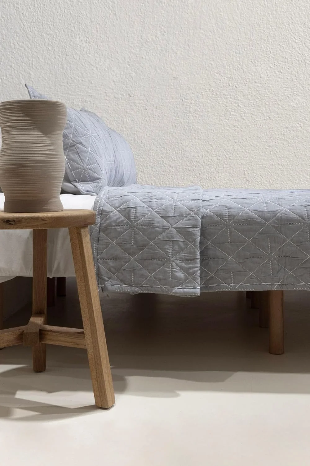 روتختی دونفره سرمه ای با طرح لوزی استلا، ابعاد 230x250 به همراه 2 روبالشتی 50x70 مدل 5030