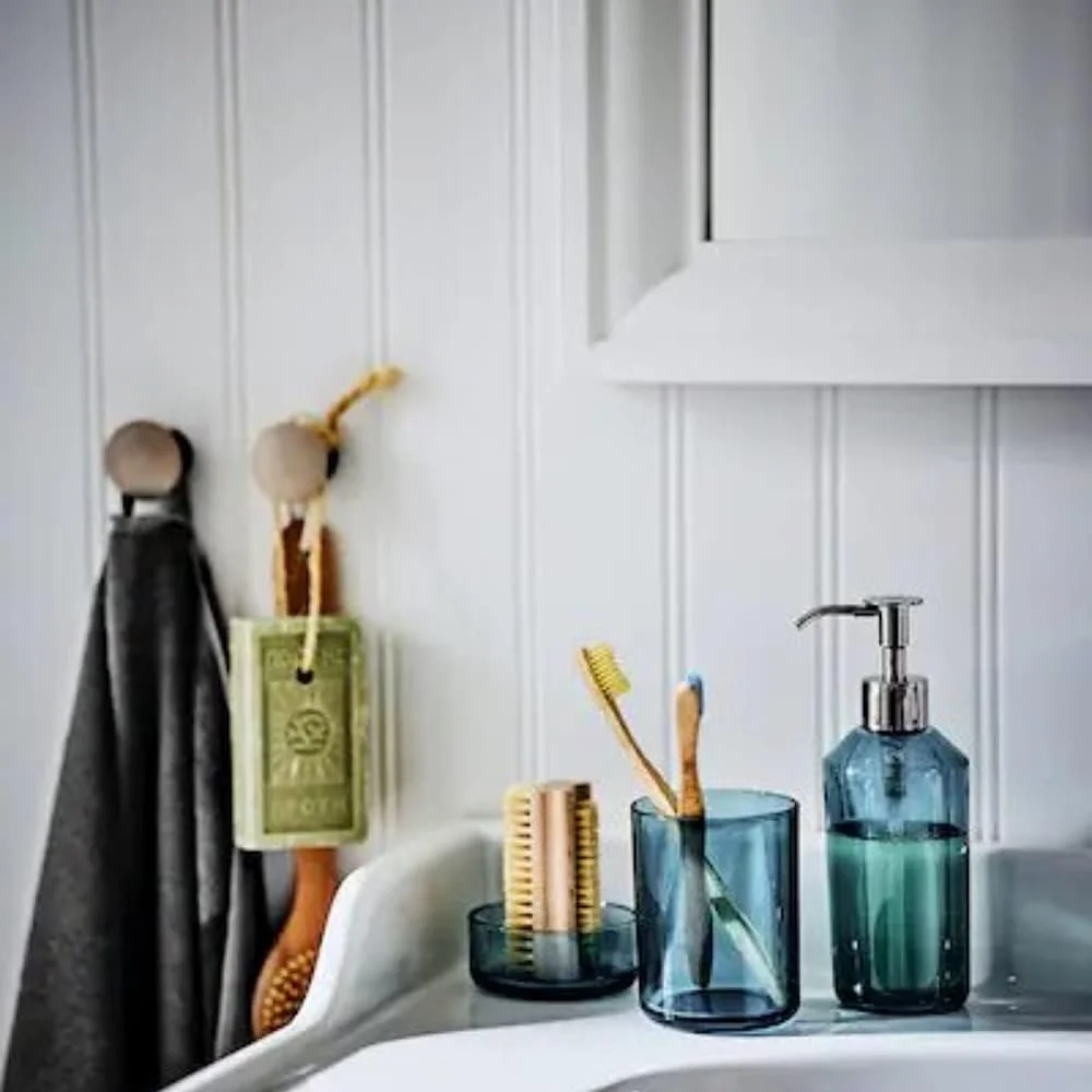 ست لوازم جانبی حمام ایکیا، شامل جا مایع دستشویی، جا مسواکی و سینی، رنگ آبی دریایی (بسته 3 عددی) ست لوازم جانبی حمام ایکیا، شامل جا مایع دستشویی، جا مسواکی و سینی، رنگ آبی دریایی (بسته 3 عددی)