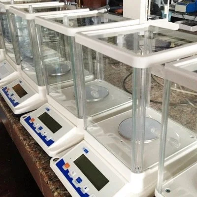 ترازوی تحلیلی الکترونیکی INWWUH، مقیاس دقیق 100 گرم/0.001 گرم، دقت بالا، نمایشگر LCD بزرگ دیجیتال، ابزار آزمایشگاهی علمی با محافظ باد ترازوی تحلیلی الکترونیکی INWWUH، مقیاس دقیق 100 گرم/0.001 گرم، دقت بالا، نمایشگر LCD بزرگ دیجیتال، ابزار آزمایشگاهی علمی با محافظ باد