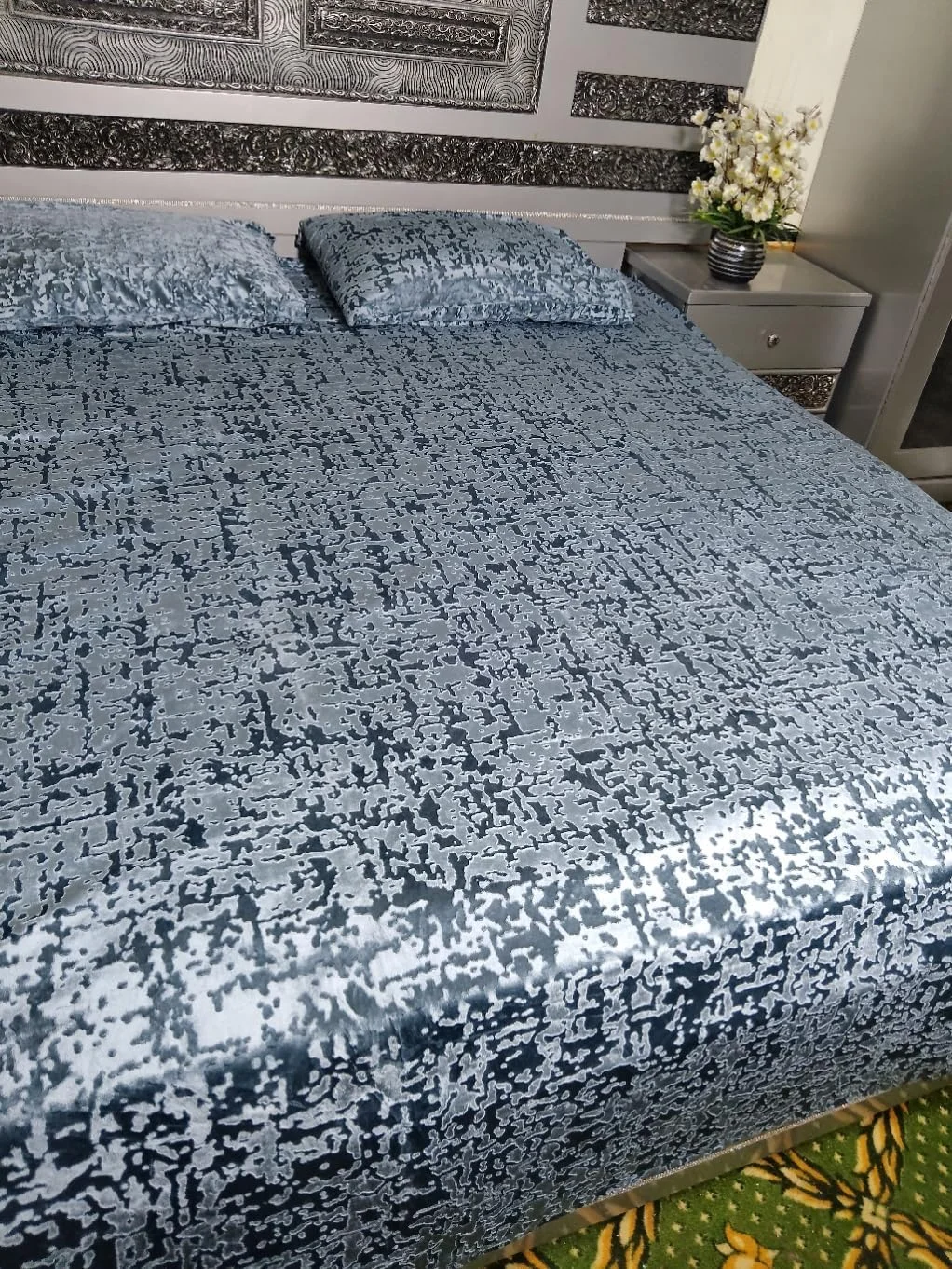 ست ملحفه سه تکه لوکس احمدور - سایز کامل - خاکستری تیره نرم با طرح مخملی انتزاعی مشکی - پارچه ممتاز برای دکوراسیون اتاق خواب شیک