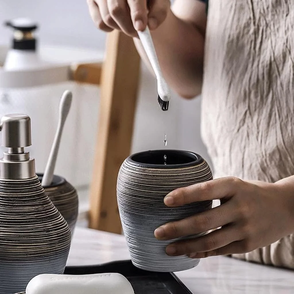 ست لوازم جانبی حمام 5 تکه، شامل جای مایع دستشویی، جا مسواکی و جا صابونی (رنگ: چند رنگ، اندازه: ست 5 تکه) ست لوازم جانبی حمام 5 تکه، شامل جای مایع دستشویی، جا مسواکی و جا صابونی (رنگ: چند رنگ، اندازه: ست 5 تکه)